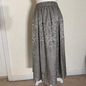 Brownstone Studio New York Vintage Gray Silk Skirt Floral Tag Size 16 Elastic